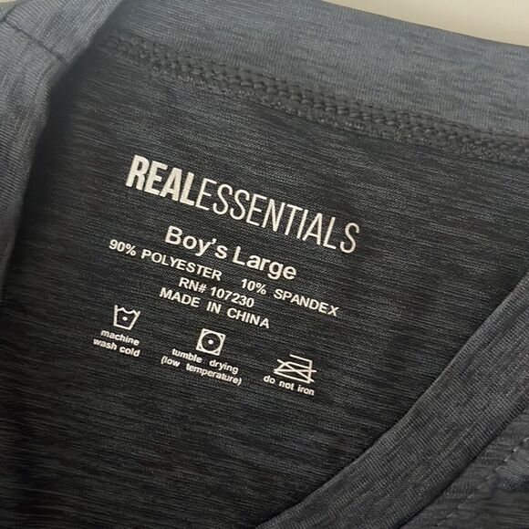 🌟3/20 real essentials short sleeve athletic shirt.  Size Boys Large. - Picture 3 of 3